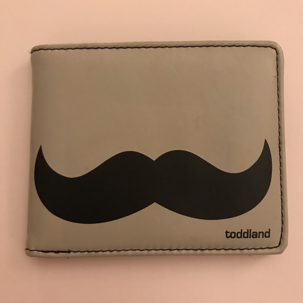 2010’s fashion, mustache wallet :{D